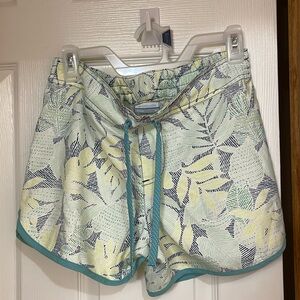 Columbia size M shorts